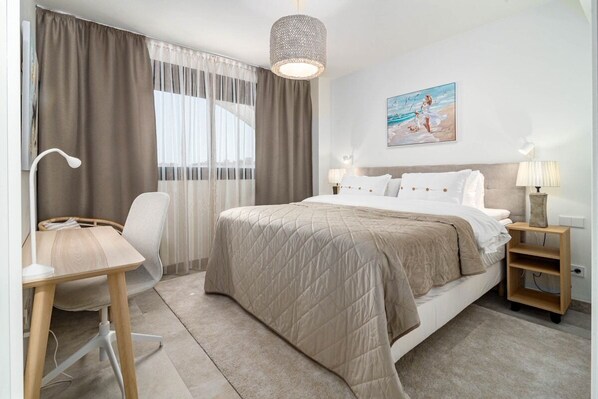 3 habitaciones, tabla de planchar con plancha, wifi y ropa de cama
