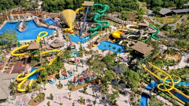 An aerial view of a water park with multiple slides and pools. - La Palma Hotel & Spa Sunset Town Phu Quoc (Phu Quoc)