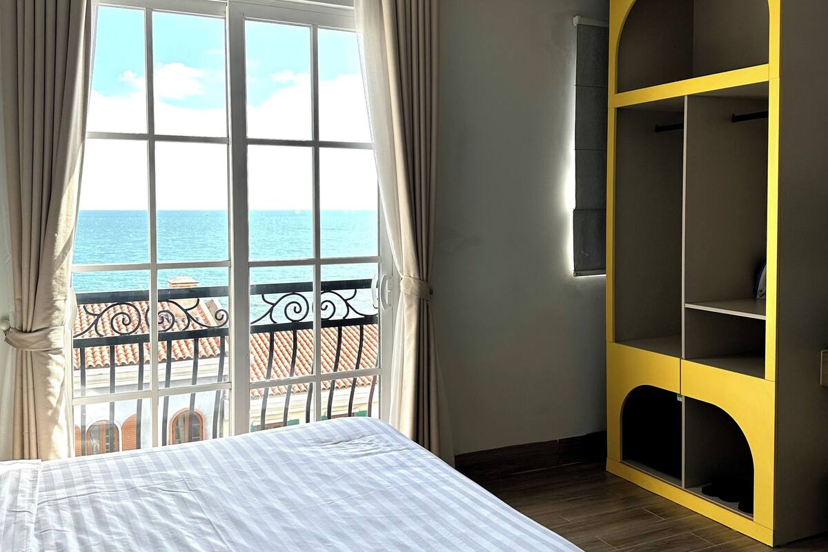 Superior Double Room, Balcony, City View | Pemandangan balkoni