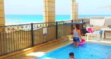 5 minutes from the beach and skates Park. Swimming pool, Sauna, Jacuzzi.