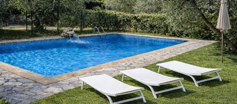 Maison avec piscine privée, grand jardin arboré & calme absolu à Callian