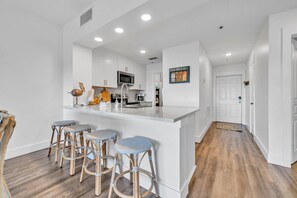 Fridge, microwave, oven, stovetop - Xmas Tree, Golf Cart, Beach Access, Pool, Hot Tub (Mexico Beach)