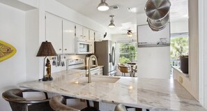 Fridge, microwave, stovetop, dishwasher - Aloha Surf Retreat- 20 steps to the sand through private dunes! (Tybee Island)