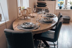 Dining - Ruime Vakantiewoning, Vlakbij Strand en Gezellige Dorpscentrum van Egmond (Egmond aan Zee)