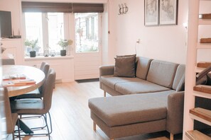 Smart TV - Ruime Vakantiewoning, Vlakbij Strand en Gezellige Dorpscentrum van Egmond (Egmond aan Zee)