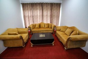 Coin salon dans le hall