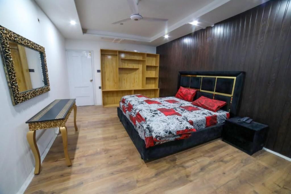 Chambre Double Deluxe | Fer et planche à repasser, Wi-Fi gratuit, draps fournis