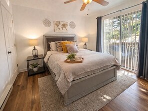 2 bedrooms, desk, WiFi, bed sheets