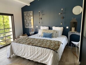 3 bedrooms, desk, iron/ironing board, free WiFi