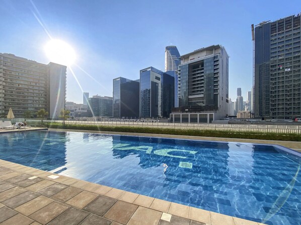 حمّام سباحة خارجي