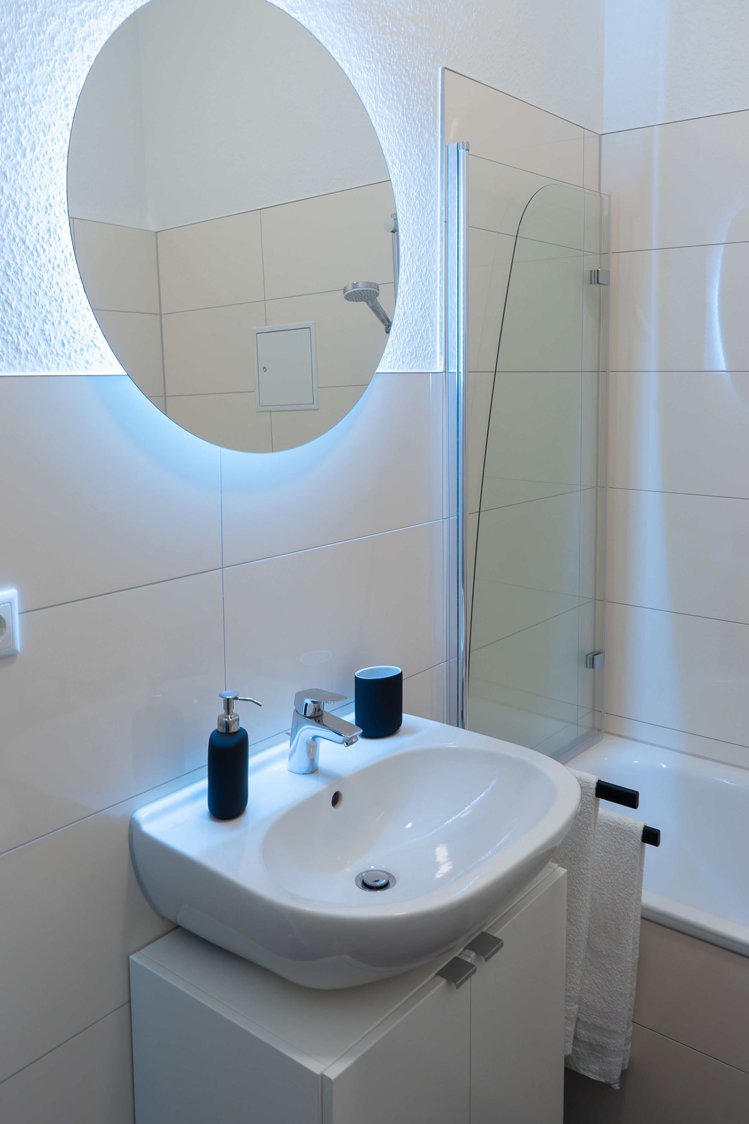 Haartrockner, Handtücher, Toilettenpapier