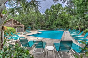 Pool - 533 Plantation Club Villa: 2 Bedrooms, Sleeps 6, Free Bikes, Pool (Hilton Head Island)