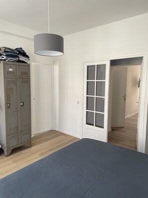 1 bedroom, iron/ironing board, travel cot, free WiFi