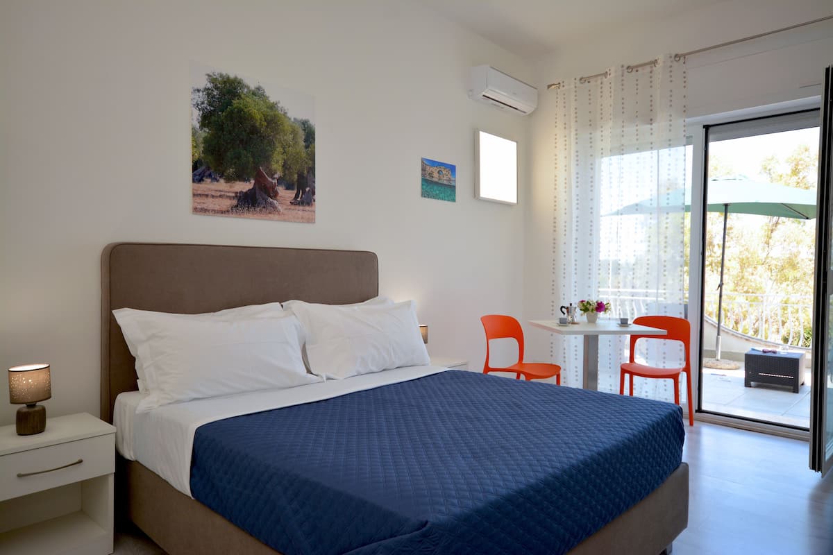 Panoramic Room | 1 bedroom, desk, iron/ironing board, bed sheets
