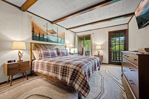 2 bedrooms, iron/ironing board, free WiFi, bed sheets - On Golf Course •Convenient •Luxury Linens •Free Dollywood Tkt •Shaggin' Chalet (Gatlinburg)