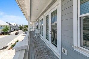 Property grounds - Sun & Fun at The Swell Club 30A (with golf cart!) (Inlet Beach)