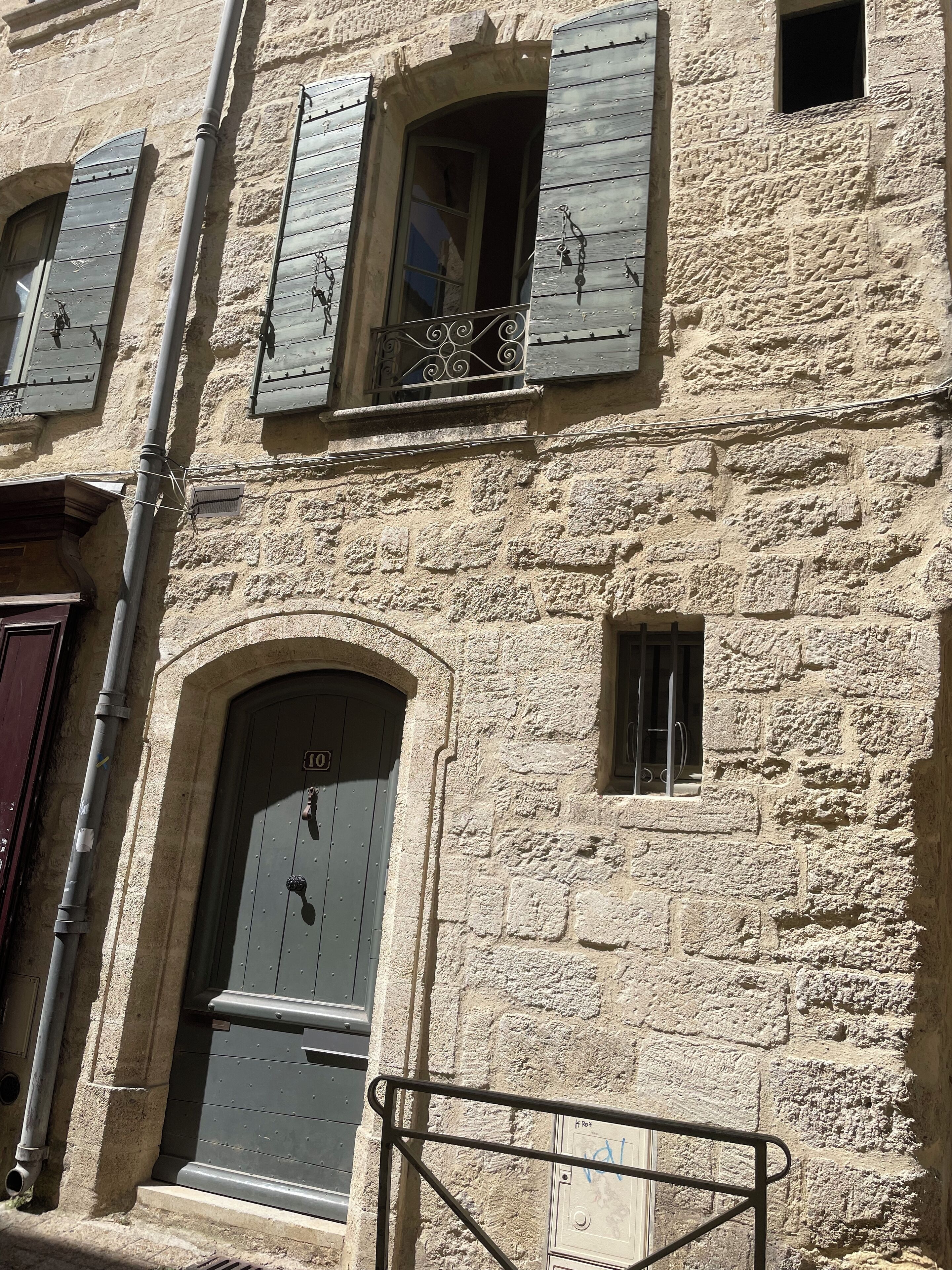 تفاصيل الفندق من الخارج