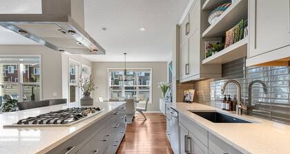 Modern, Stylish, Professionally Decorated, spa Like, 4 Bedroom Home