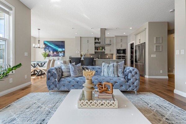 Living area - Modern, Stylish, Professionally Decorated, spa Like, 4 Bedroom Home (Cochrane)