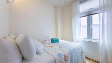 2 kamar tidur, setrika/meja setrika, Wi-Fi, dan seprai linen