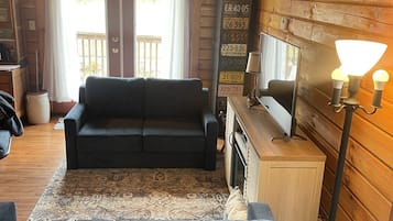 Smart-TV, Kamin, DVD-Player, Bücher