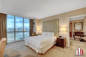Room - MGM Signature-Pvt Kitchen Workdesk Sphere View (Las Vegas)