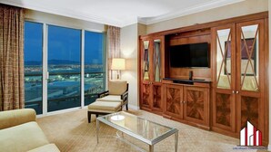 Flat-screen TV, offices - MGM Signature  Spacious 2BR Units Group Friendly (Las Vegas)