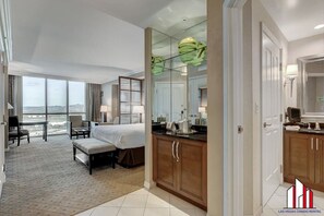 1 bedroom, desk, iron/ironing board, free WiFi - Signature 2Br3Ba balcony combo units 20-618 and 20 (Las Vegas)