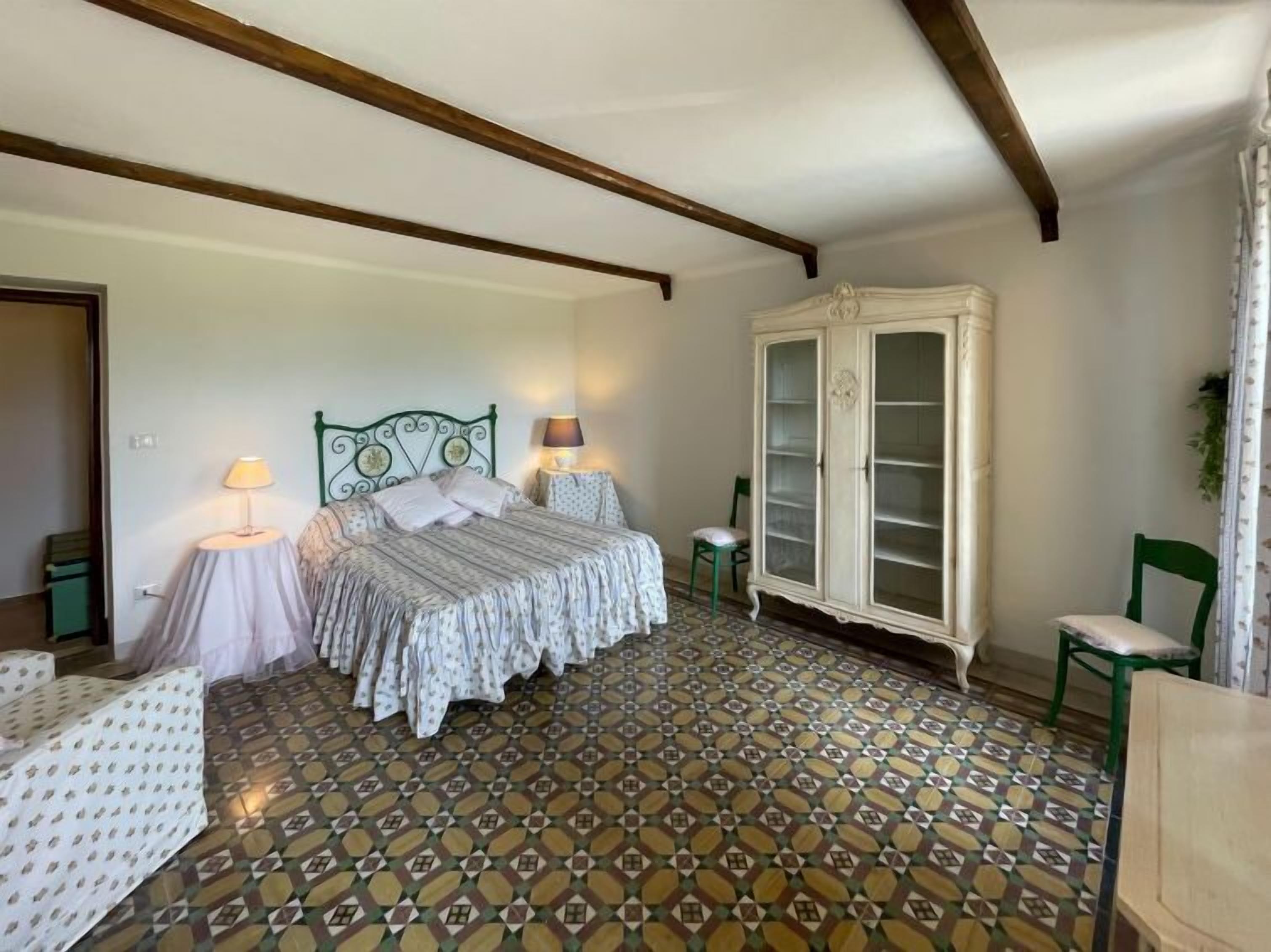 3 bedrooms, desk, WiFi