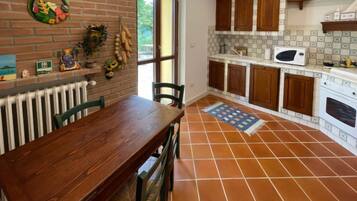 Frigorifero, microonde, forno, lavastoviglie