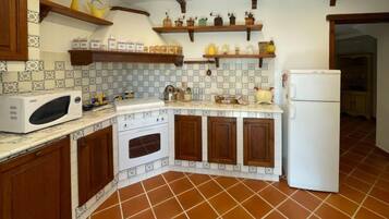 Frigorifero, microonde, forno, lavastoviglie