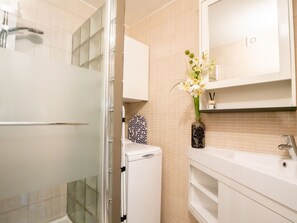 Hair dryer - Giuliott with parking and shared pool by Interhome (De Haan)