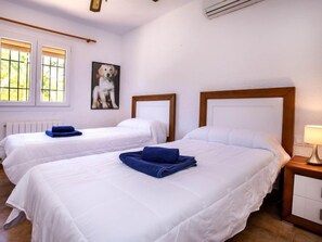 4 chambres, fer et planche à repasser, Wi-Fi