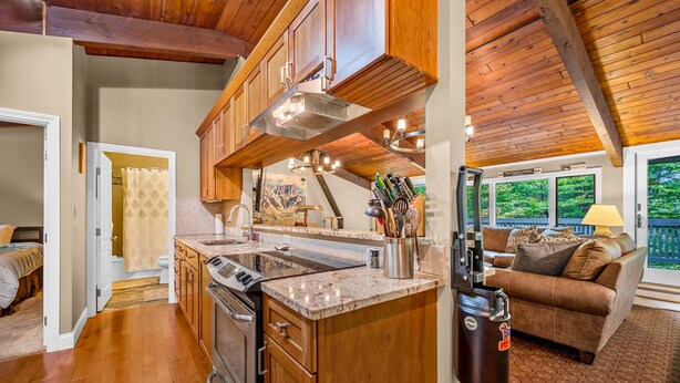 House, 4 Bedrooms | Private kitchen - Alpine Court Chalet 4 Bedroom Home (Killington)