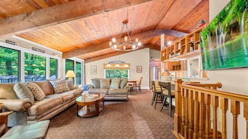 House, 4 Bedrooms | Living area