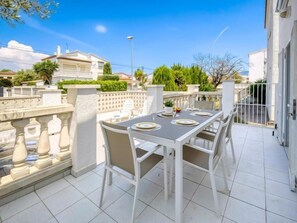 Outdoor dining - Bahia 58 by Interhome (Empuriabrava)