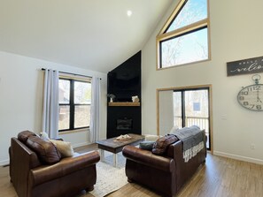 Casa, 4 habitaciones | Área de sala de estar