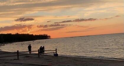 Amazing Lake House With Beach Access 4 Bedroom Home by RedAwning