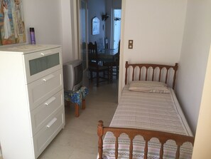 2 bedrooms, free WiFi, bed sheets - 2 minutes to the Solomos square & museum and 5 minutes to the beach! (Zakynthos)