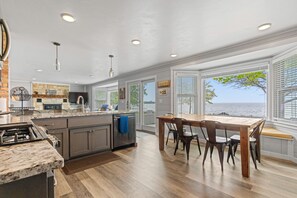 ميكروويف، فرن، موقد طهي مسطح، غسالة أطباق