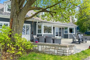 Outdoor dining - Waterfront Haven in Egg Harbor w/ Kayaks, Games, Bikes & Outdoor Fireplace (Egg Harbor)