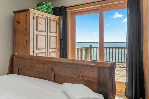 Our Lakeside Legacy - Expansive Retreat in Downtown Baileys Harbor
