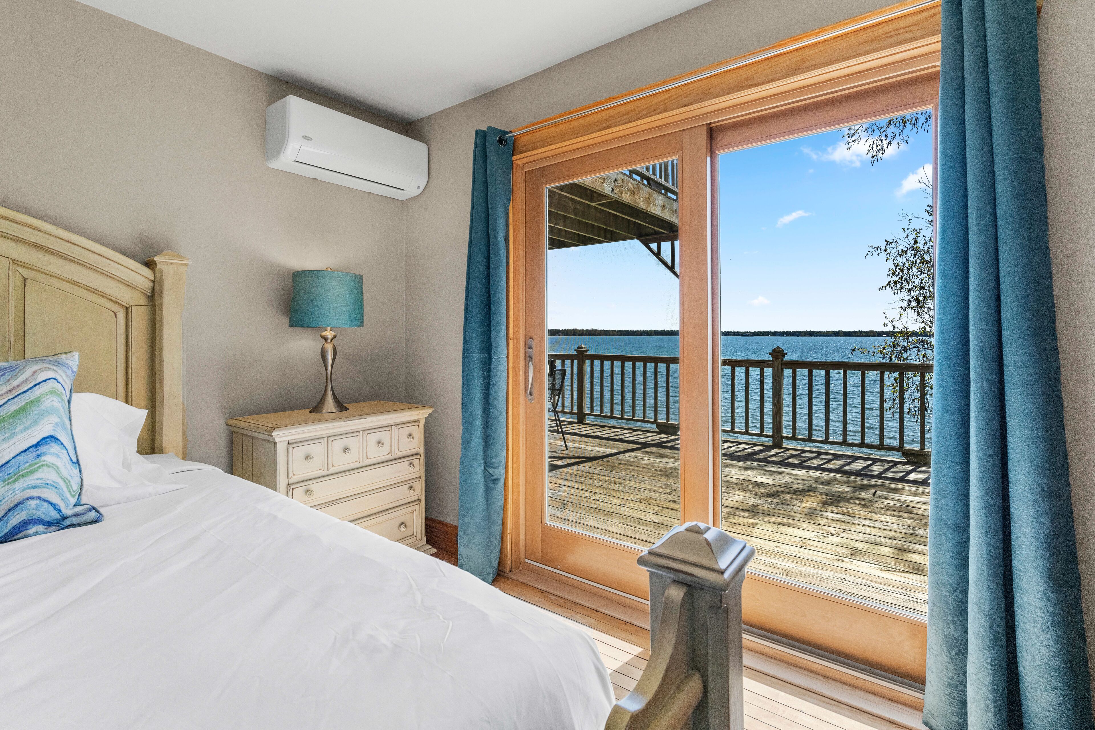 6 bedrooms, iron/ironing board, free WiFi, bed sheets