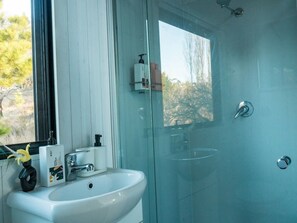 Shower, hair dryer, towels - Blue Gum at Langdale 1 by Tiny Away (Bungendore)