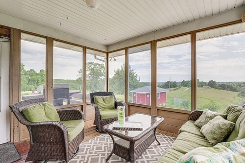 18 Mi to Table Rock Lake: Pet-Friendly Ozark Home!
