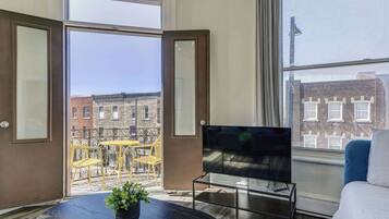 Televisión, oficina