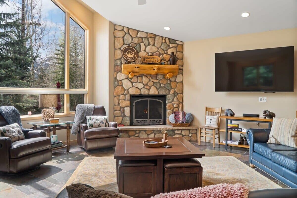 Beautiful 7BR Home, Walk To Everywhere
