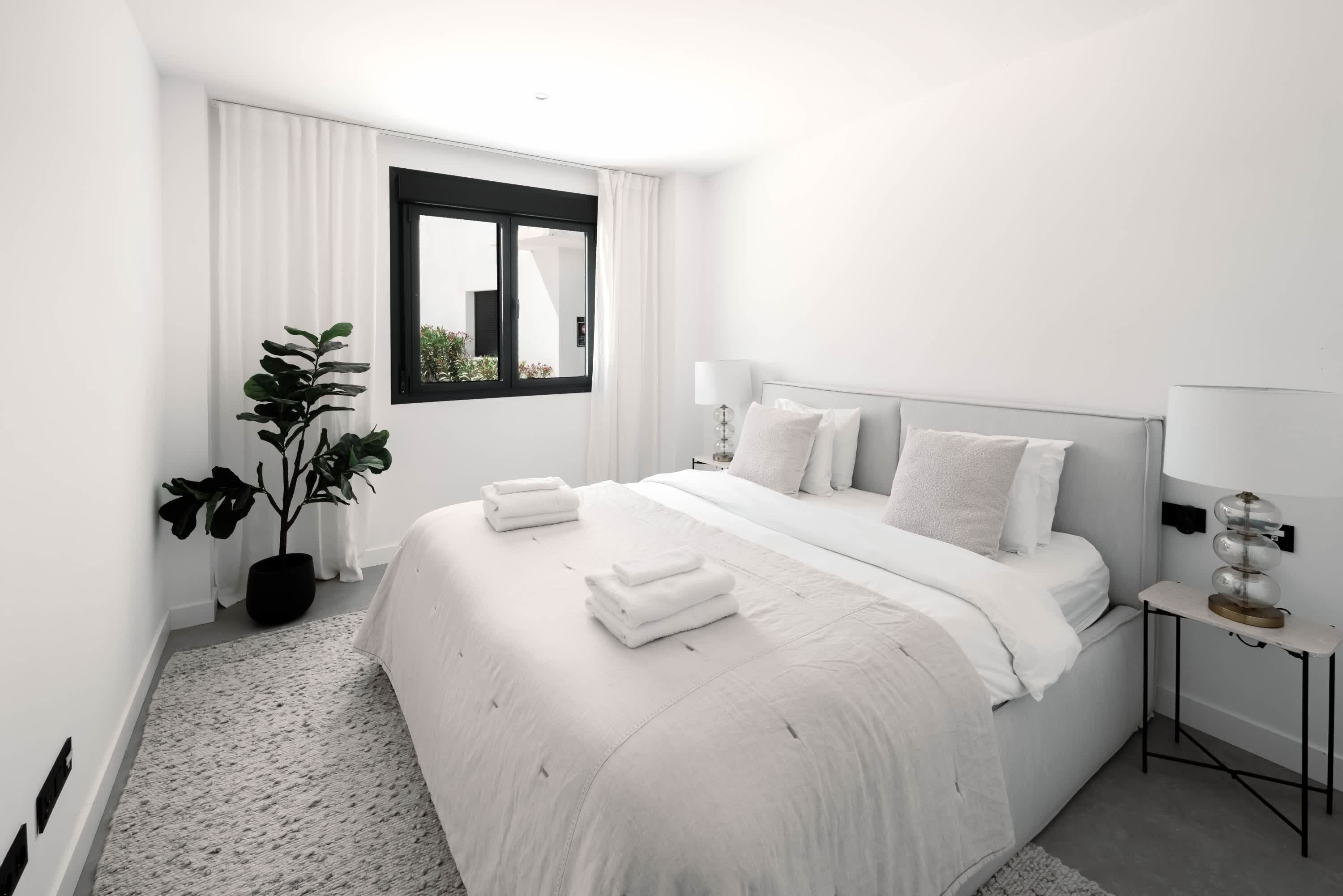 3 slaapkamers, een strijkplank/strijkijzer, wifi, beddengoed