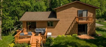 Pontoon Rental, Great Fishing, Guest House, Swimming off of Dock, & More!