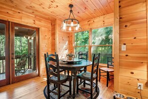 Dining - Lakeside Retreat w/ Hot Tub, Fishing, Hiking (Ellijay)